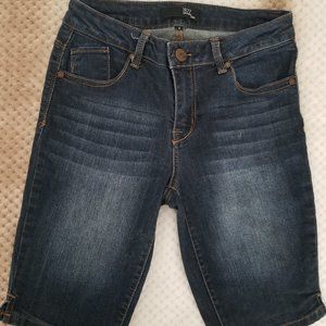 1822 Denim size 4  Short Woman's, Juniors, Jean Bermuda short